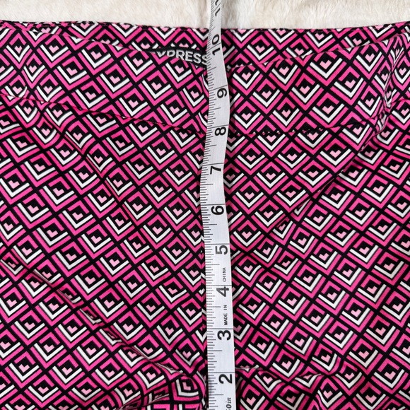 Express Black and Pink Geometric Patterned Women's Shorts, Side Zip - Size 8 - Picture 4 of 9